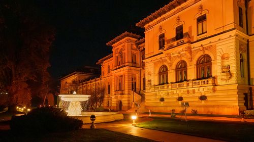 Palatul Cotroceni, iluminat în portocaliu de Ziua Internațională de Luptă împotriva violenței asupra femeilor