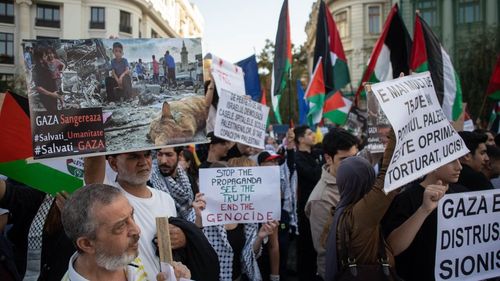 FOTO VIDEO Miting pentru Palestina, în București / S-a strigat Alahhu Akbar / Unii dintre manifestanți admit că Hamas este o organizație teroristă