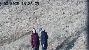 EXCLUSIV IMAGINI cu fostul ministru de Interne Lucian Bode întâlnindu-se cu primarul din Sinaia, Vlad Oprea, după începerea anchetei penale împotriva edilului / Bode îşi face o vilă în Sinaia pe un teren cumpărat de la sora lui Oprea