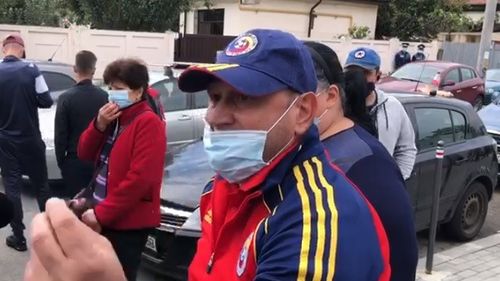 VIDEO Scandal între susținătorii lui Clotilde Amand și cei ai lui Daniel Tudorache, în fața Biroului Electoral al Sectorului 1