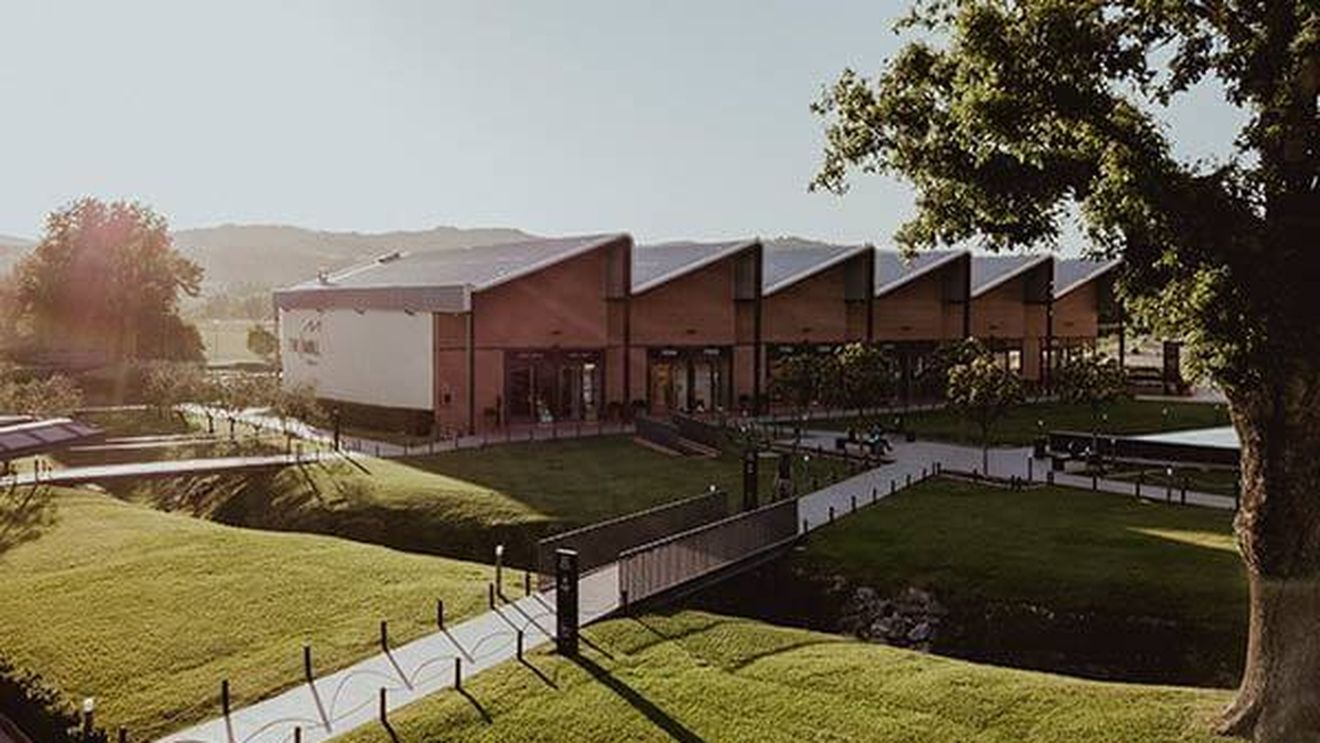 Conglomeratul de lux Kering vinde The Mall Luxury Outlets pentru 350 Milioane de euro