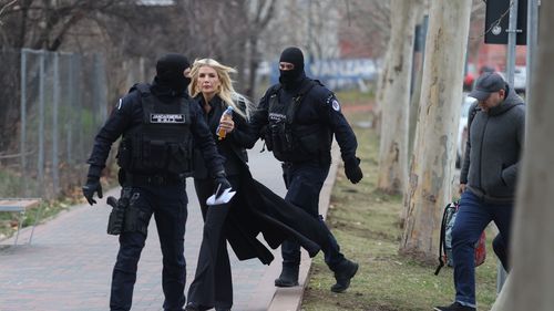 BREAKING Dosarul Nordis: Laura Vicol și Vladimir Ciorbă au fost duși cu duba în arestul poliției / Șapte rețineri în total / Ioana Băsescu și Andreea Cosma, puse sub acuzare / 71 de milioane de euro ar fi fost delapidate
