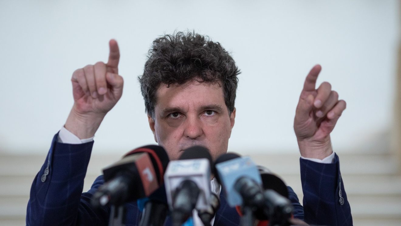 Nicușor Dan, despre stimulentul pentru constituirea familiilor: Banii pentru acest stimulent şi pentru alte proiecte sociale, cheltuiţi în avans de Gabriela Firea într-o orgie de târguri, festivaluri şi reclame, lăsându-ne în imposibilitatea de a le finanţa