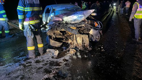 UPDATE FOTO Accident rutier produs între două autoturisme, cu șapte ocupanți, pe DJ 106,  între localitățile Dobârca și Poiana Sibiului / O persoană a decedat / Planul Roșu de Intervenție a fost dezactivat