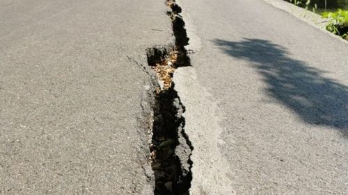 Lucrări de urgență pe 30 m de alei periculoase din Parcul Herăstrău / Autorizația pentru consolidarea malurilor, amânată din 2024