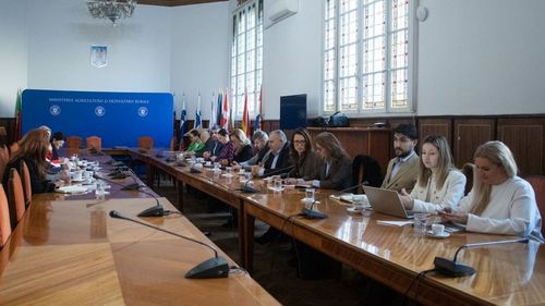 Ministrul Agriculturii: După cinci ore de dezbateri, fermierii din Botoşani şi Timiş au înţeles că în bugetul Ministerului există bani pentru toate problemele lor