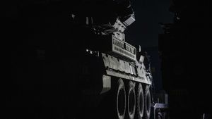 VIDEO Prima coloană de trailere cu tehnică militară americană va ajunge la Bucureşti în noaptea de joi spre vineri