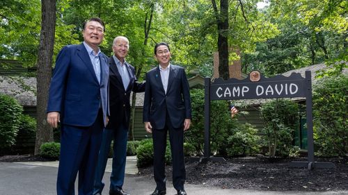 SUA, Coreea de Sud şi Japonia condamnă China şi convin să aprofundeze legăturile militare într-un summit fără precedent la Camp David
