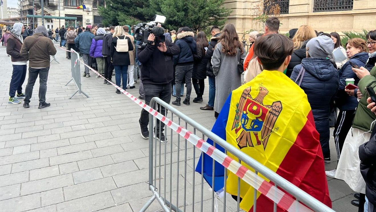Republica Moldova, o "cetate" asediată de Rusia. Ajutorul economic oferit de București devine o componentă a identității naționale comune - analiză DW