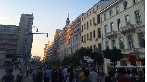 GALERIE FOTO - VIDEO Cum s-au distrat bucureștenii la „Străzi deschise”: Lecții de dans în direct, concerte cu artiști stradali, desene de portrete caricatură