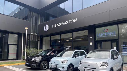 Stellantis oprește brusc producția modelului Leapmotor T03 în Polonia, pe fondul tensiunilor legate de tarifele impuse de UE