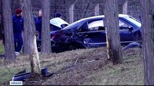 Ungaria: O mașină care transporta migranți, implicată într-un grav accident de circulație pe M5 / Șoferul a fugit de la locul accidentului