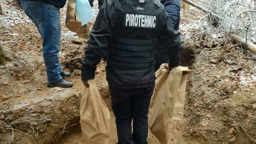 Un arheolog amator a găsit scheletele a șase persoane, cel mai probabil soldați români din Primul Război Mondial, în localitatea Slănic Moldova din județul Bacău