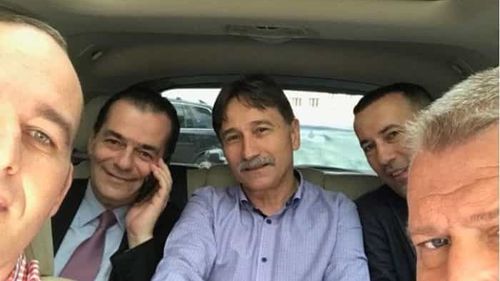 Poza zilei: Ludovic Orban în mașină cu ”dușmanul” Iulian Dumitrescu