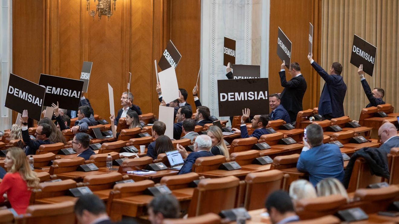 DOCUMENT O nouă moțiune simplă împotriva ministrului Lucian Bode depusă de USR și Forța Dreptei