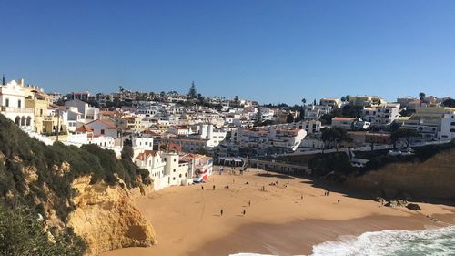 Portugalia va primi turiști din Marea Britanie începând cu 17 mai, odată cu relaxarea regulilor de călătorie. Venirea lor poate reporni economia portugheză