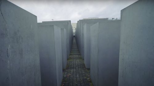Un bărbat a fost înjunghiat la Memorialul Holocaustului din Berlin / Poliţia a izolat locul atacului