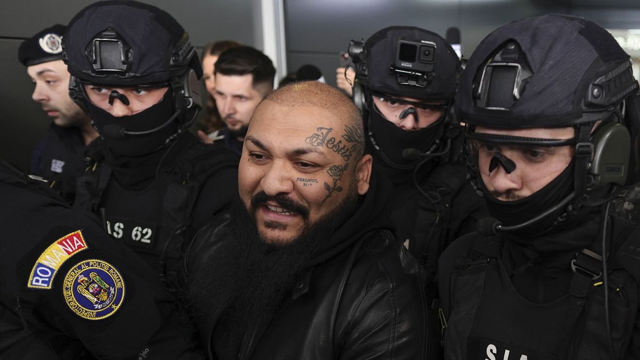 Manelistul Dani Mocanu și fratele său au fost aduși în România / Cei doi interlopi sunt condamnați la închisoare pentru tentativă de omor
