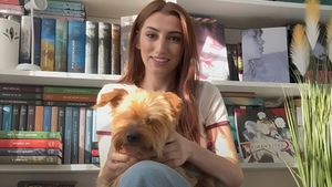 VIDEO EXCLUSIV | Adopția schimbă vieți: Isabela Oprea, șefa Protecției Animalelor Sector 1, salvator de suflete! A adoptat 16 câini și pisici / “Numai cine nu a adoptat vreodată nu are cum să înțeleagă tot ce ne oferă animalele”
