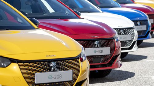 Stellantis bate palma cu Dongfeng Motor pentru a fabrica maşini Peugeot şi Jeep în China / Acord în valoare de 1,2 miliarde de dolari