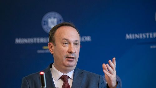 USR anunță moțiune simplă împotriva ministrului Finanțelor, Adrian Câciu, dacă acesta nu dă explicații în Parlament despre gradul de îndatorare a României. ”Ne împrumutăm cu 1000 de euro pe secundă. Cum opriți dezastrul fiscal?”