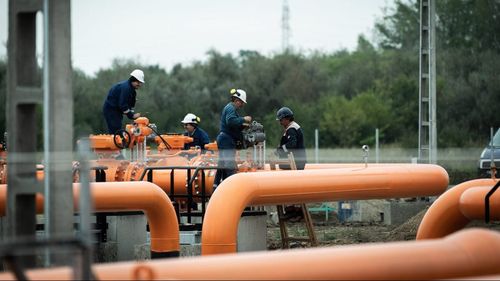 Sebastian Burduja, după ce a semnat primul memorandum pentru cooperare bilaterală în sectorul energetic, inclusiv pentru livrări de gaze naturale din Turcia către România: Suntem în faţa unui test fundamental de orientare ca ţară
