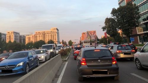Trafic de coșmar în București vineri seară, în ultima zi de vacanță / Nordul Capitalei, blocat de Festivalul Saga