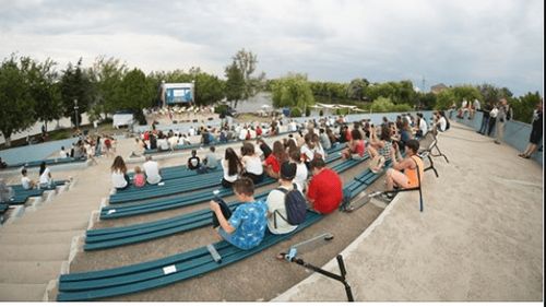 Un localnic acuză primăria că a organizat ”Serile de vară Buzău”, deși numărul cazurilor de infectare cu COVID-19 din județ este în creștere