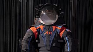 VIDEO NASA a prezentat un nou costum spaţial pentru misiunea Artemis de aterizare pe Lună