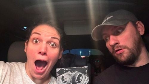 O americancă are două utere și câte un copil în fiecare: "Am rămas cu gura căscată"