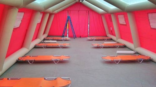 FOTO Corturi pentru triajul și tratarea pacienților la spitalele Universitar și Pantelimon din București, din cauza înmulțirii cazurilor de COVID-19