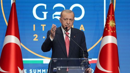 Presa grecească: Erdogan vrea să devină cel mai longeviv lider, depăşindu-l pe Kemal Ataturk, dar popularitatea lui se prăbuşeşte / Opoziția face presiuni pentru alegeri anticipate