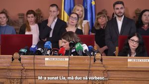Vicepreședinta Curții de Apel București a ieșit intempestiv din conferința de presă, șoptindu-i președintei: „Mă sună Lia”. Apoi a revenit cu răspunsul corect