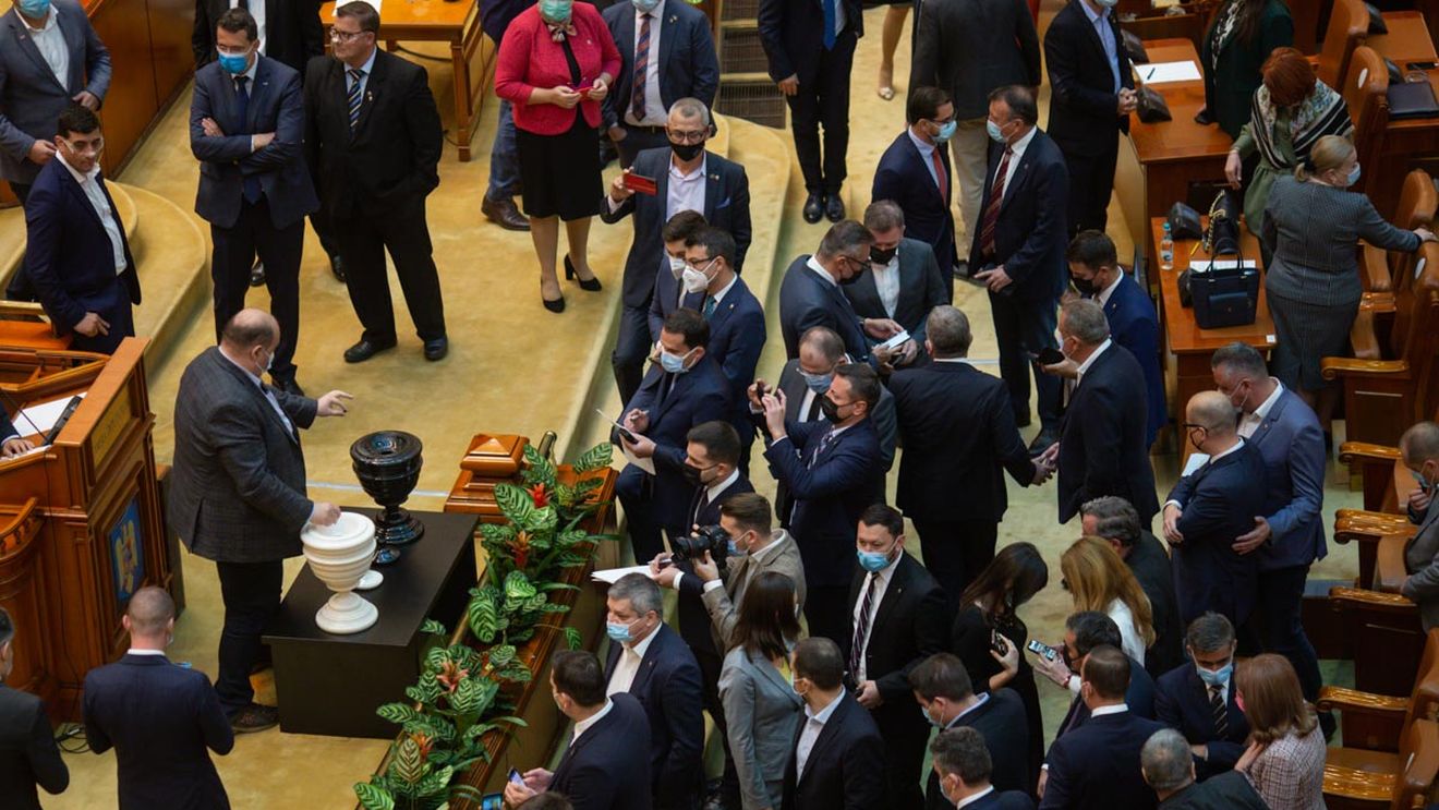 24 de lei meniul de prânz, prețul maxim pe care este dispus un deputat să-l plătească pentru ciorbă, felul doi și desert. Camera Deputaților încearcă încă o dată să concesioneze servirea mesei în regim de cantină