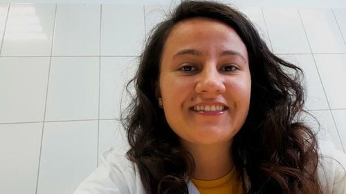 VIDEO Medic în devenire în România: Stres, perseverență, condiții materiale precare, pacienți agresivi și dorința de a-i ajuta pe cei aflați la nevoie 