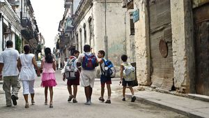 Se întâmplă și în Cuba: părinți plecați pentru o viață mai bună, copii lăsați în urmă pe măsură ce valul de emigrare se amplifică / Cuba se confruntă cu un exod în masă, mai ales al tinerilor profesioniști