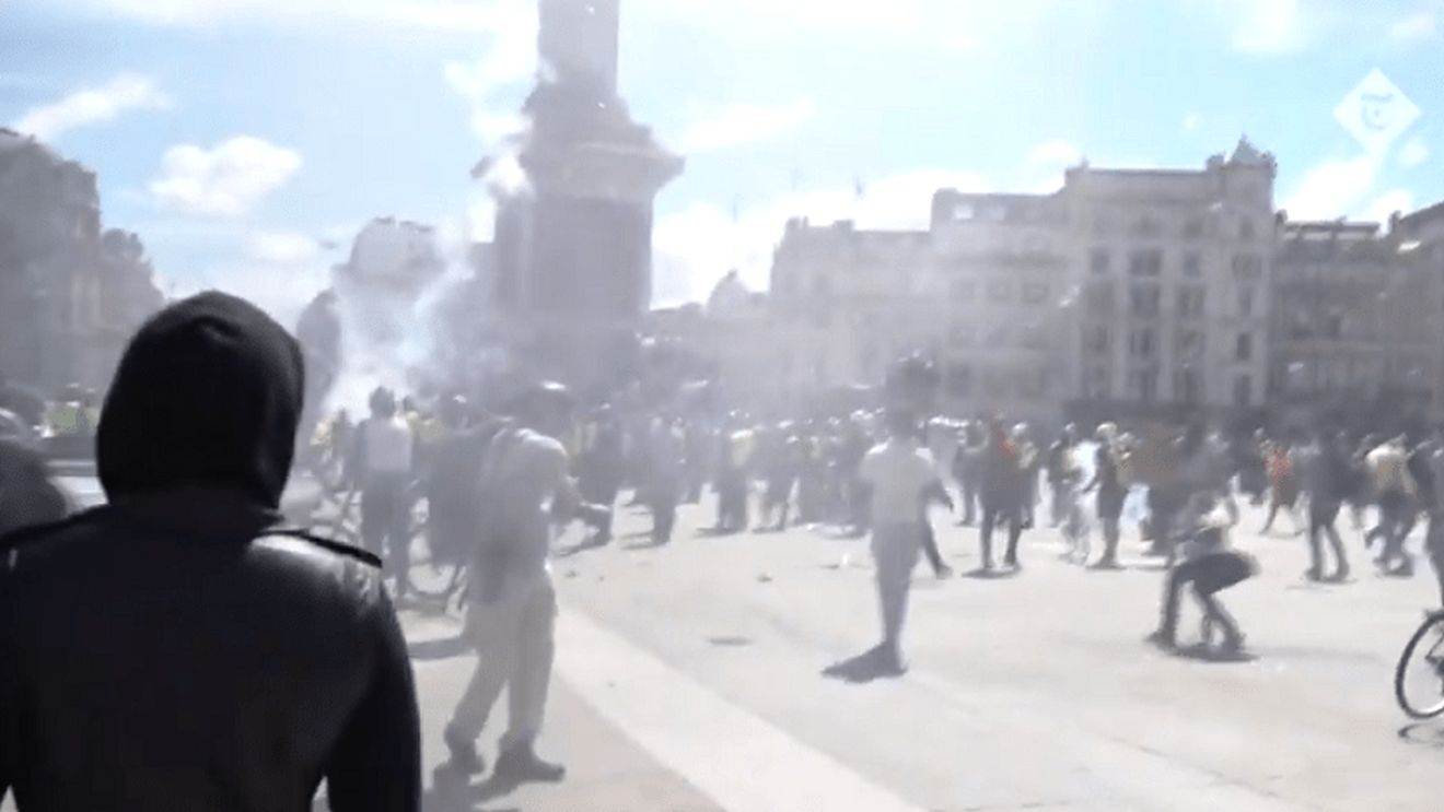 Peste o sută de persoane au fost arestate în urma violenţelor de la Londra