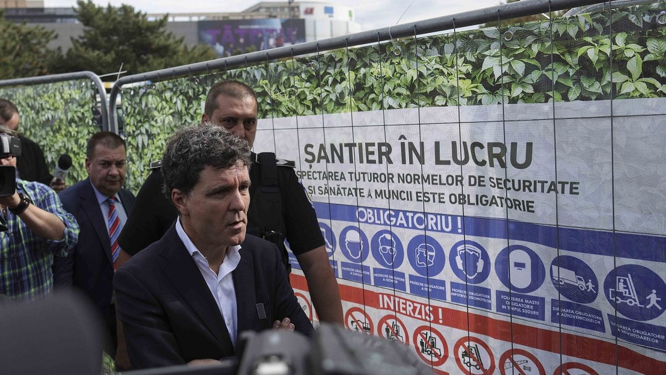 Primarul Capitalei: Întrebarea este dacă continuăm să sufocăm oraşul încă patru ani cu autorizaţii emise de primarii de sector şi continuăm să subdezvoltăm oraşul dând bani pe fel de fel de cheltuieli şi nimic pe infrastructură