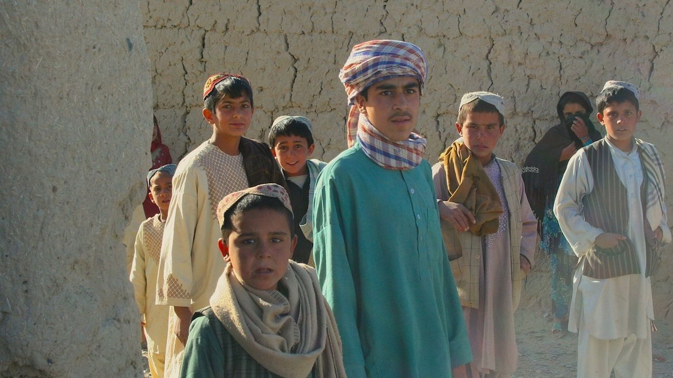 Cenzura talibanilor: au tăiat cablurile de fibră optică / Afganistanul este offline / ”Așa prevenim viciul”