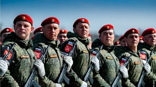 Rușii reiau un program din perioada sovietică: Antrenamentele militare revin în școli/ Cel puțin 140 de ore de pregătire pe an