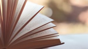 „Biblioteca din Gară” la Constanța: călătorii pot împrumuta o carte care să îi însoțească până la destinație și pot lăsa volume de care să se bucure alte persoane
