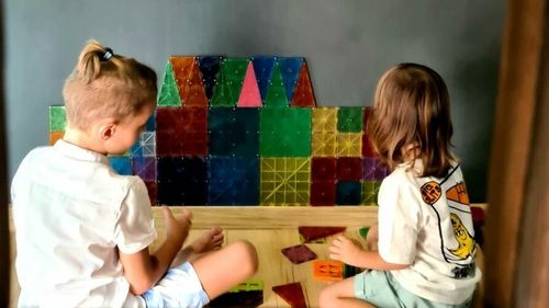 USR a depus o iniţiativă legislativă pentru acordarea alocaţiei din prima zi de viaţă a copilului / ”Birocraţia face ca prima plată a alocaţiei să se facă în luna următoare naşterii sau după două luni sau chiar mai târziu”