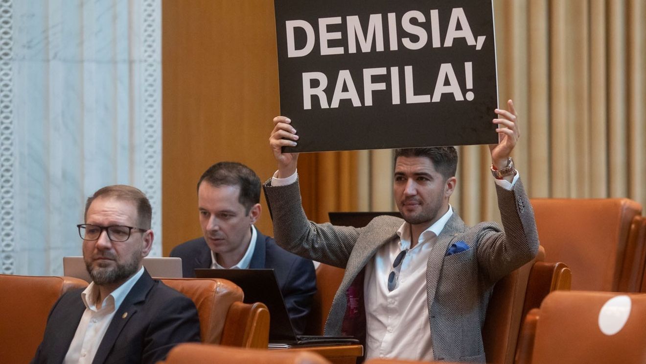 USR solicită din nou demisia ministrului Sănătății: De la începutul anului, sistemul sanitar este într-o criză continuă, iar ministrul Rafila este menţinut în funcţie, în ciuda erorilor şi gafelor succesive pe care le face