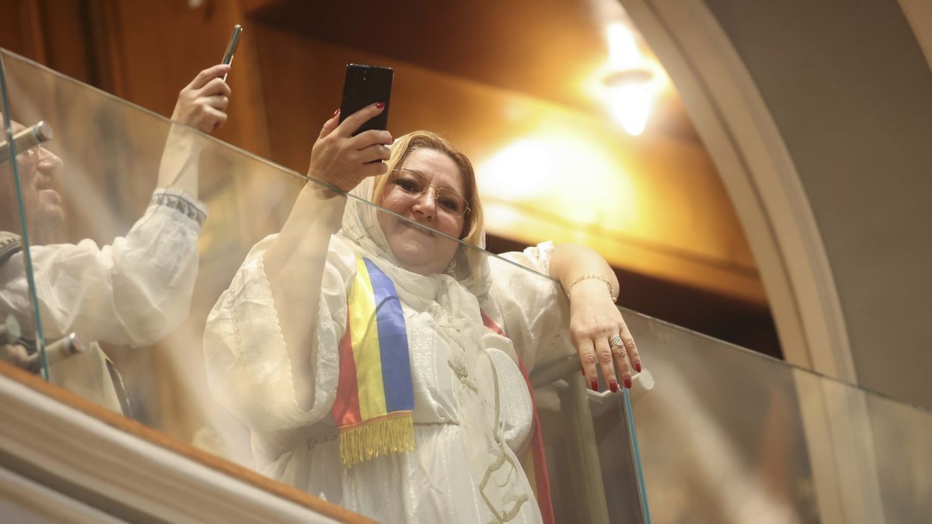 Doi senatori din SOS au demisionat din grupul parlamentar al partidului condus de Diana Șoșoacă