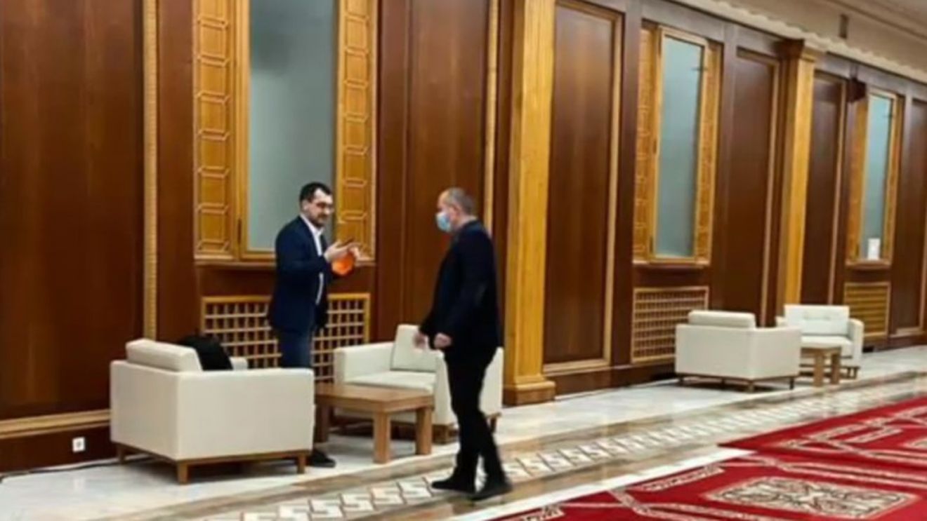 Voiculescu, după ce a fost surprins fără mască în public:  M-am cerut amendat / Voi contribui la bugetul statului şi îmi cer încă o dată scuze pentru o neatenţie vinovată de altfel
