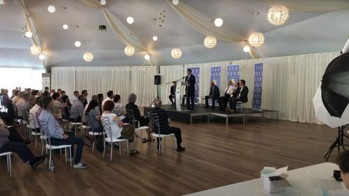 VIDEO Publicația locală 7 IAȘI.ro: Costel Alexe și Mihai Chirica, ședință de partid în restaurant, cu 100 de participanți, fără măști și fără distanțare / PNL Iași: Evenimentul a fost organizat cu respectarea măsurilor de distanțare socială, într-o locație de tip terasă acoperită