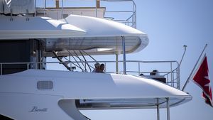 Ministrul de externe al Ungariei, Péter Szijjártó, fotografiat pe un iaht de lux în marea Adriatică, deși pe Facebook susținea că se află în focurile discuțiilor privind criza din Belarus