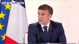 Uniforma va deveni obligatorie în toate școlile din Franța din anul 2026, vrea președintele Emmanuel Macron, dacă se dovedește că ajută la combaterea discriminării în școli