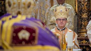 Cel mai tânăr episcop greco-catolic, Cristian Crișan, a preluat administrarea Bisericii Române Unite cu Roma, după decesul cardinalului Lucian Mureșan / Cum și când va fi ales noul arhiepiscop major