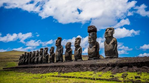 O nouă statuie moai, descoperită într-o lagună secată din Insula Paștelui